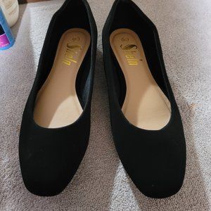 Cute black flats  8.5